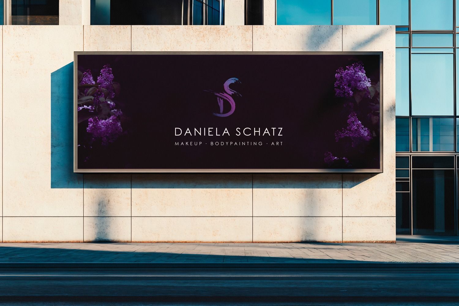 Logodesign für Daniela Schatz auf einem Billboard
