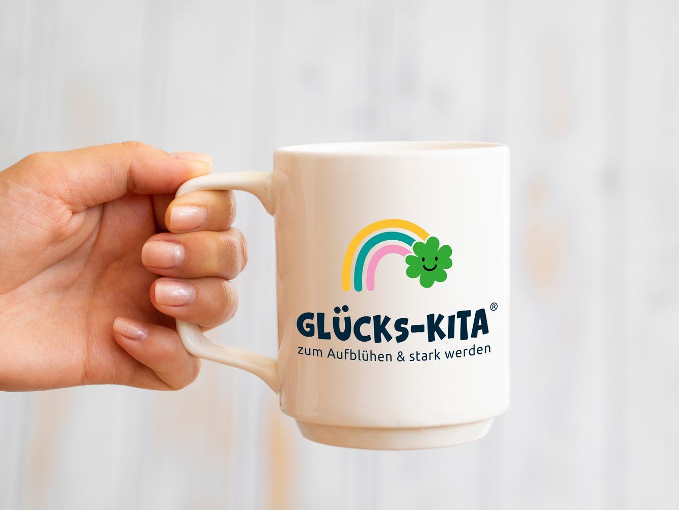 Tasse mit dem neuen Logo der Glücks-Kita