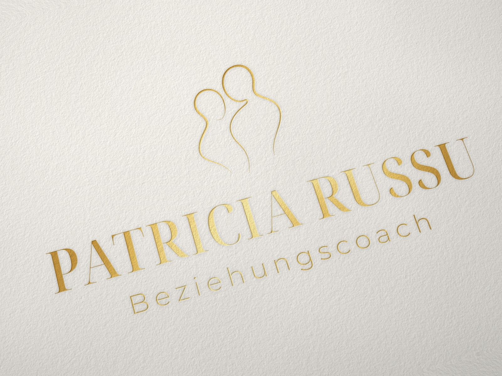 Logo von Patricia Russu als Goldprägung auf Papier
