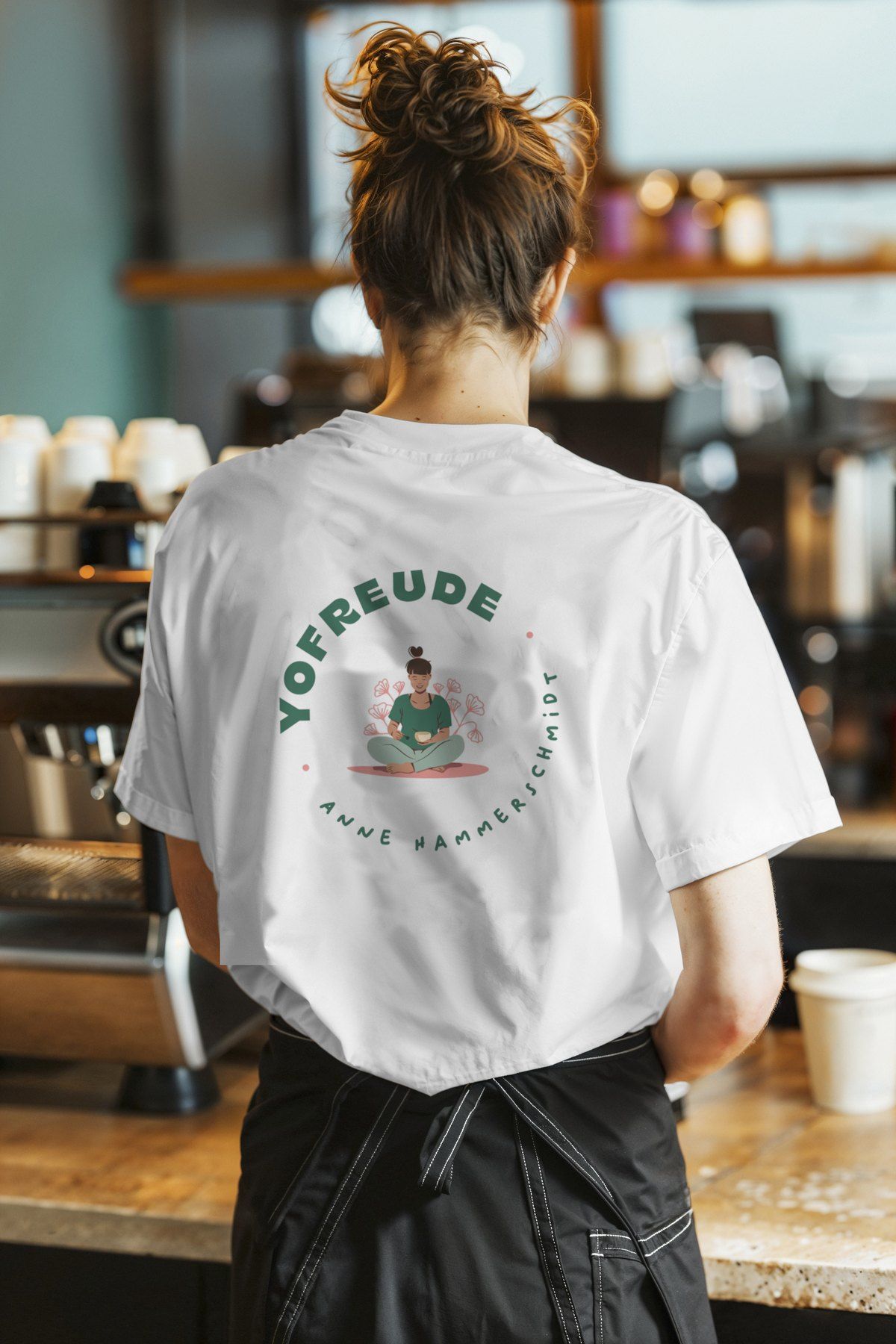 Weißes T-Shirt mit dem Logo von Yofreude