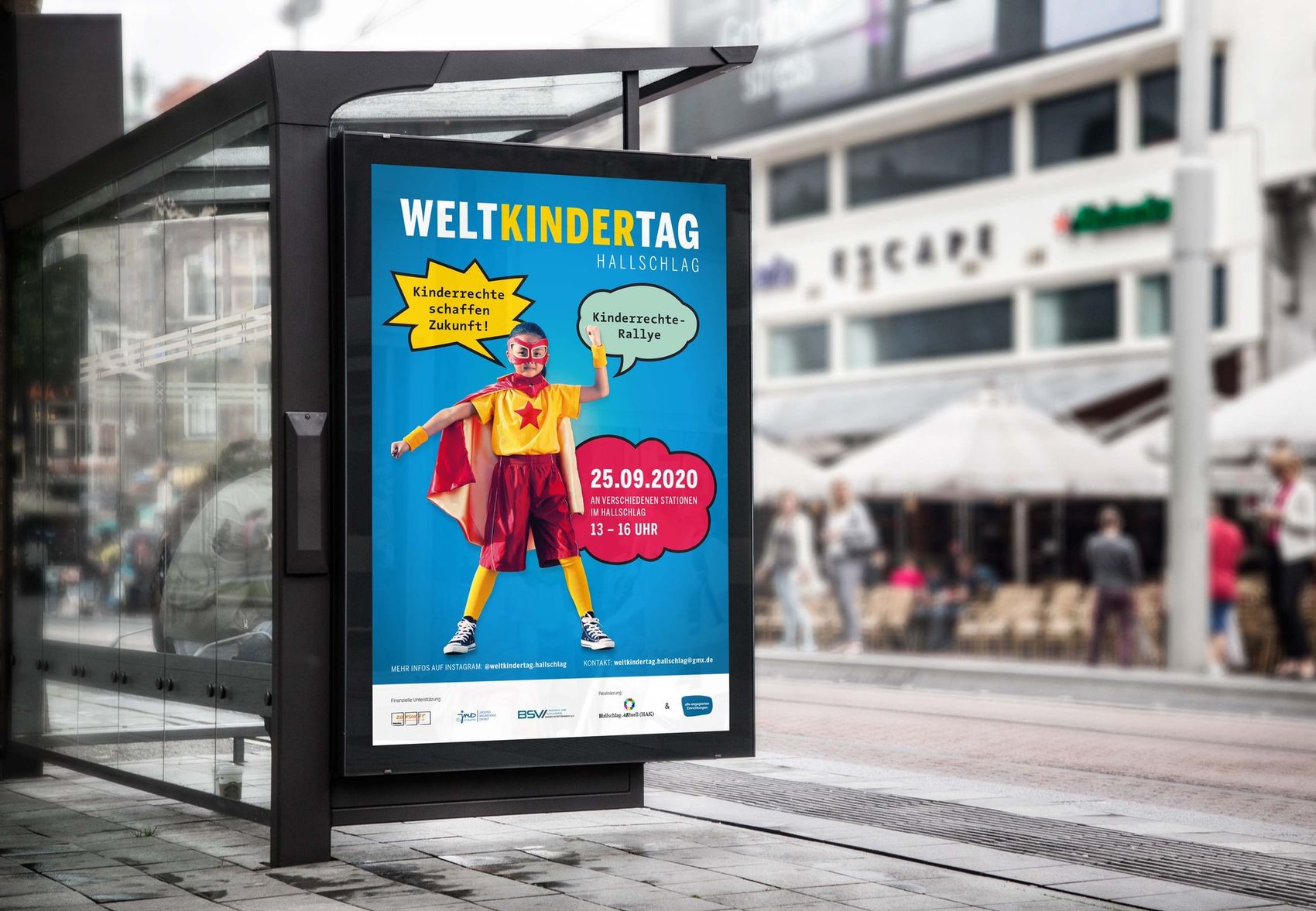 Plakat zum Weltkindertag Hallschlag an einer Haltestelle